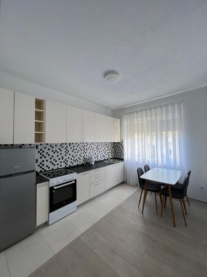 Apartment In Peja City Center Exterior foto